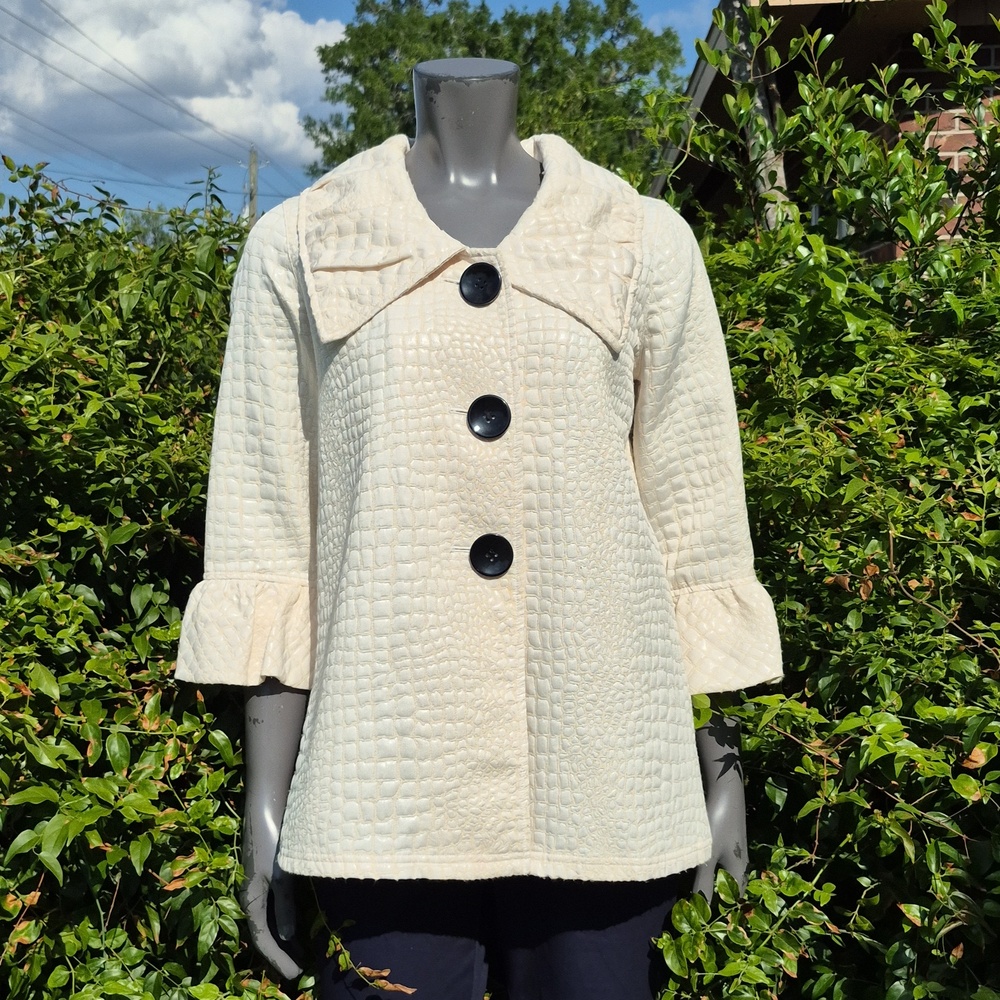 Ali Miles Ladies Ivory Textured Fabric Peplum Swing Jacket W/Boutique Buttons